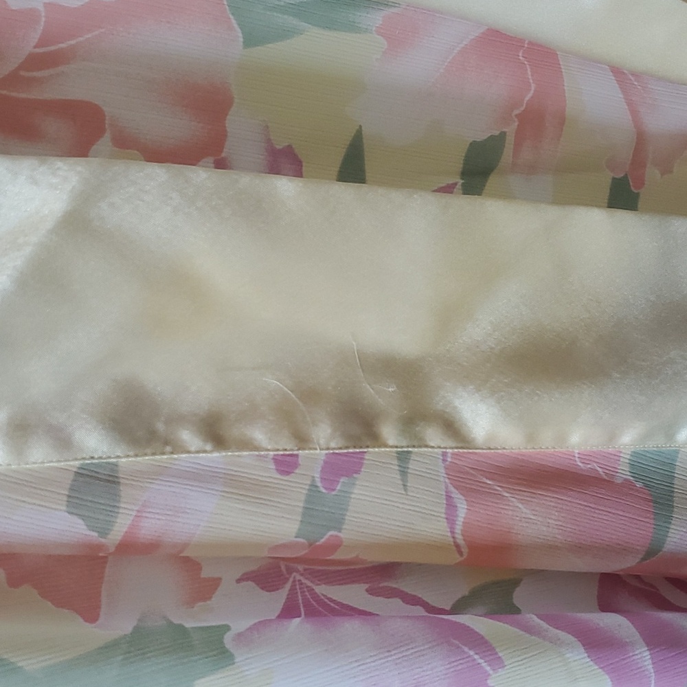 Robe - Picture 4 of 5
